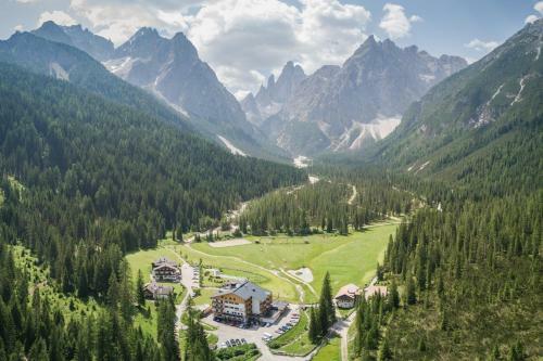 Hotel Dolomitenhof & Chalet Alte Post