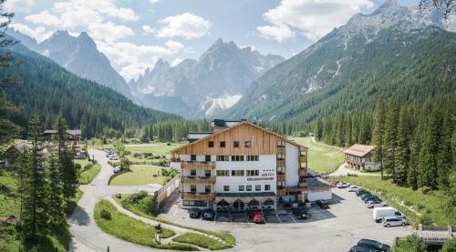 Hotel Dolomitenhof & Chalet Alte Post