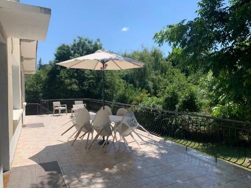 Agr�able Maison De Ville Avec Terrasse Au Calme