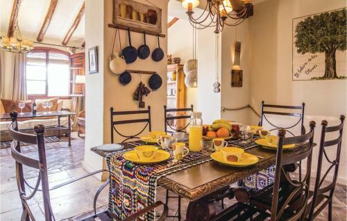 Six-bedroom Holiday Home In Luque