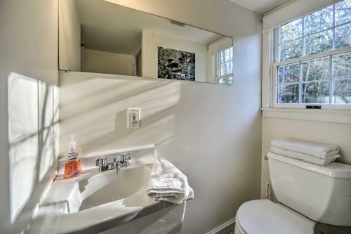 Serene Home On 60 Acres Kid And Pet Friendly!