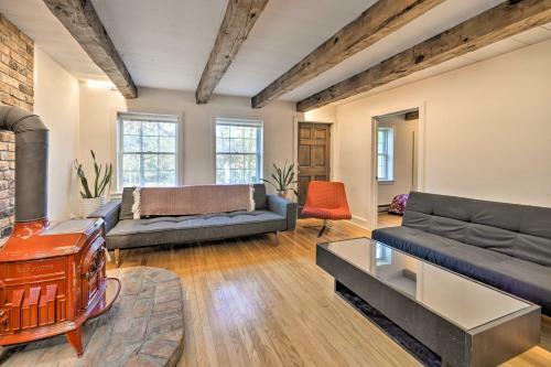 Serene Home On 60 Acres Kid And Pet Friendly!