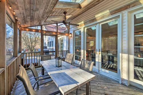 Serene Home On 60 Acres Kid And Pet Friendly!