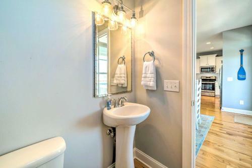 Bright Fargies Cove Home About Walk To Beach!