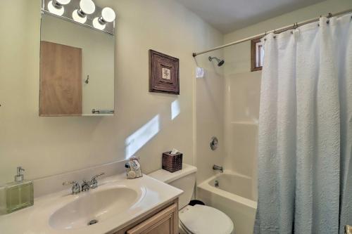 Albrightsville Home With Huge Deck, Pool Access