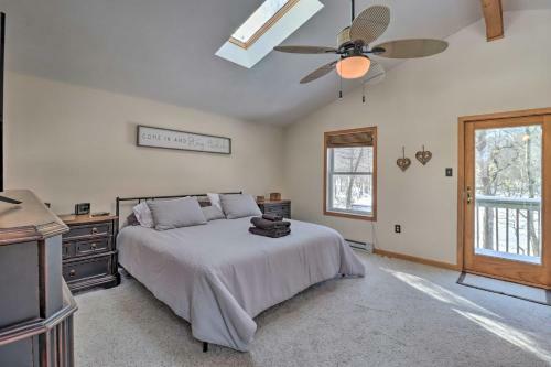 Albrightsville Home With Huge Deck, Pool Access