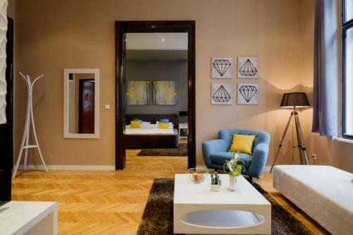 Lella Apartment - Pedestrian Zone & Charming Balcony