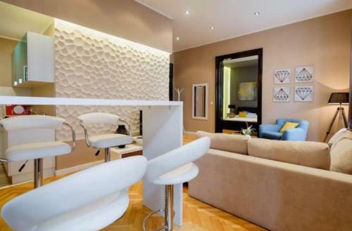 Lella Apartment - Pedestrian Zone & Charming Balcony
