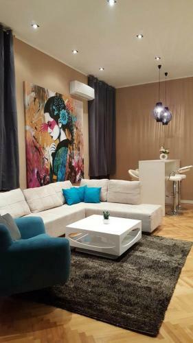 Lella Apartment - Pedestrian Zone & Charming Balcony