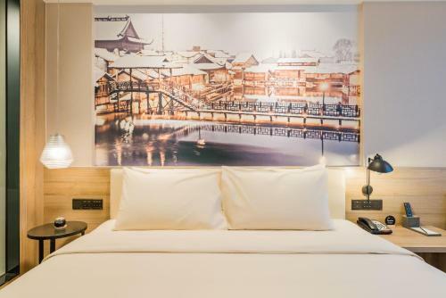Atour Hotel (tongxiang Zhenxing Road)