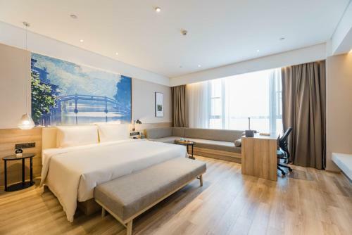 Atour Hotel (tongxiang Zhenxing Road)