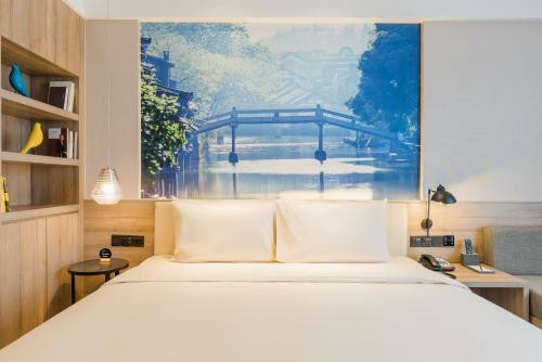 Atour Hotel (tongxiang Zhenxing Road)