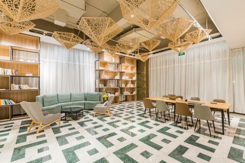 Atour Hotel (tongxiang Zhenxing Road)