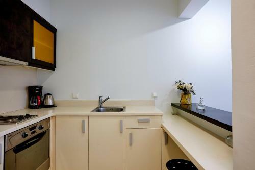 Vivian Art Apartments