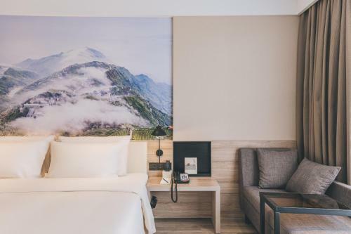 Atour Hotel Haining Leather City South Gate
