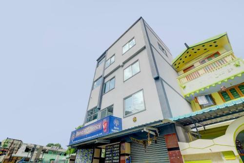 Hotel Oyo 79866 Rena Residency