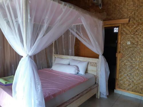 Hostal Medewi Shady House