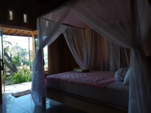 Hostal Medewi Shady House