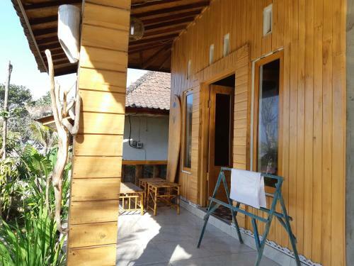 Hostal Medewi Shady House