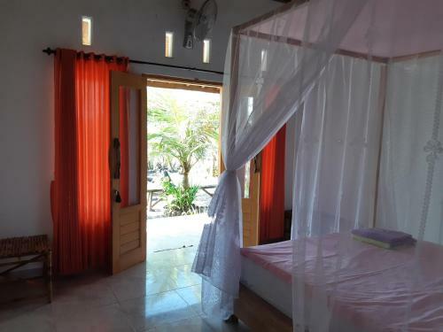 Hostal Medewi Shady House