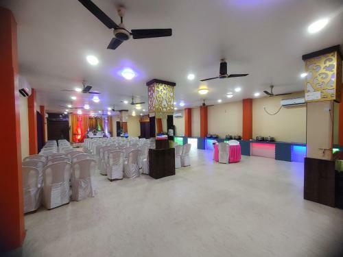 Matri Hotel & Banquets