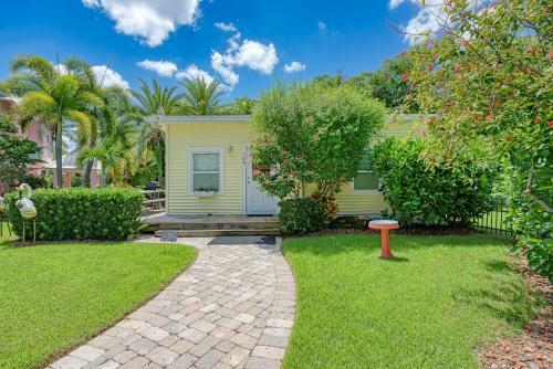 Ami Lighthouse Cottage-one Minute Walk To The Beach-keyless Locks