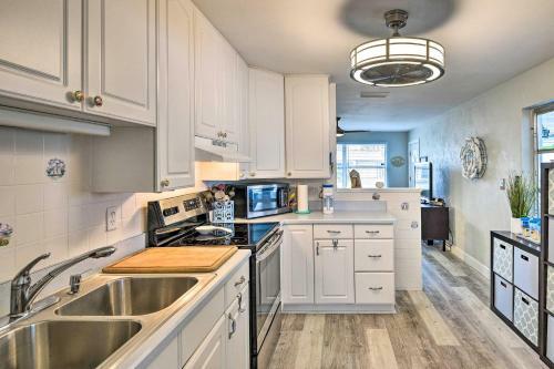 Colorful, Pet-friendly Home Near Ormond Beach
