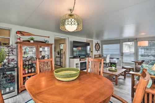 Colorful, Pet-friendly Home Near Ormond Beach