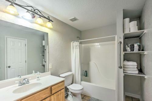 Quiet San Antonio Guest Home, 4-acre Property