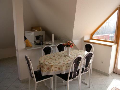 Apartment Balatonfenyves 4