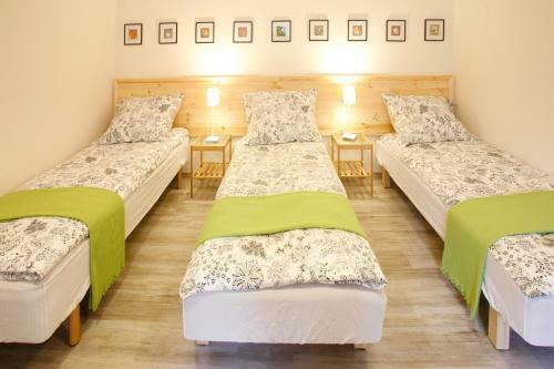 Harangvir�g 36 Vend�gh�z