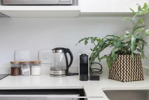 Trendy Melrose Apartment
