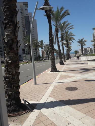 Comfortable Apartment, 7 Min Walk To Beach Ashdod