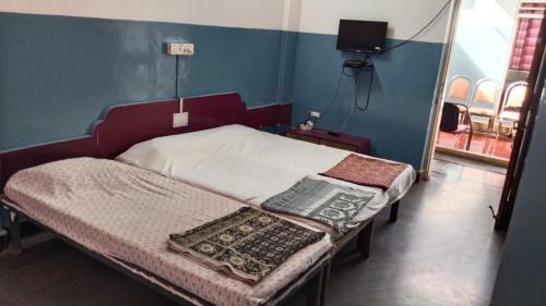 Hotel Sarvodaya Deluxe Lodge