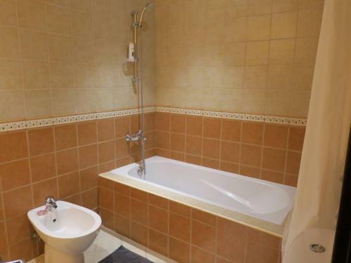 Lovely 1 Bed Served Apartment With Pool