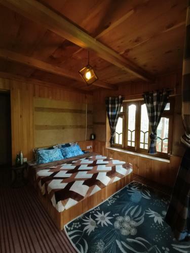 Ruhoots Cafe & Homestays
