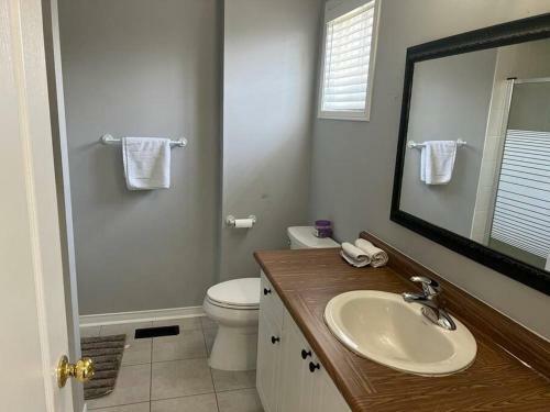 Cheerfully 3 Bedroom Home With Free Parking & Wifi