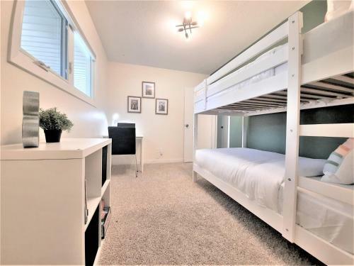 Luxury Home By North Glenmore Park