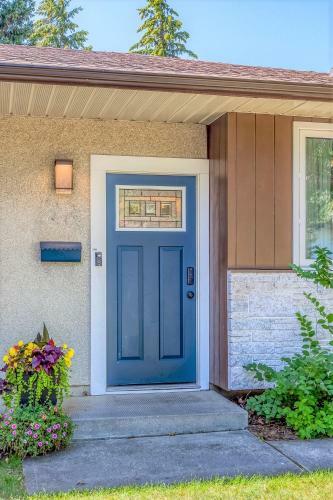 Luxury Home By North Glenmore Park
