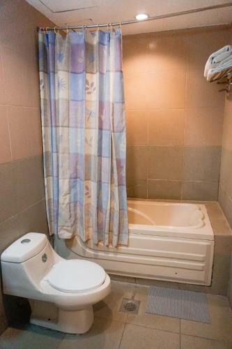 Crowne Garden Hotel