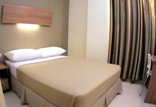 Hotel The Center Suites