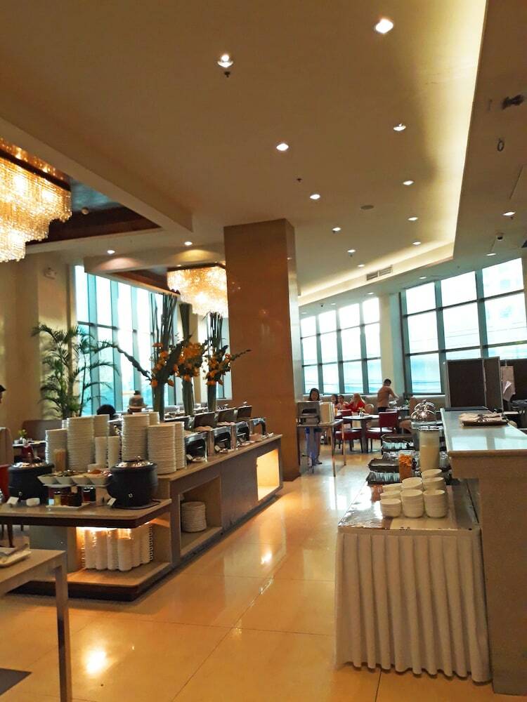 Mandarin Plaza Hotel