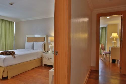 Crown Regency Hotel & Towers