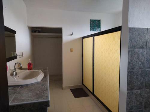Casa De La Abuela, Amplia, C�moda, Buena Ubicaci�n