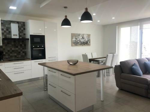 Sea View Apartment Overlooking Spinola Bay