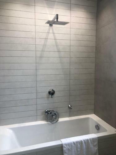 Sea View Apartment Overlooking Spinola Bay