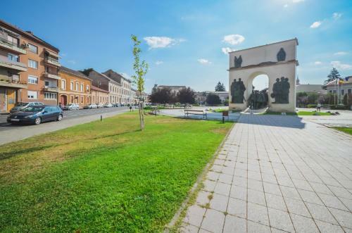 Villa Beautiful Homes With Private Yard, Bath And Free Parking