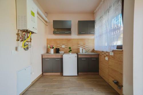 Villa Beautiful Homes With Private Yard, Bath And Free Parking