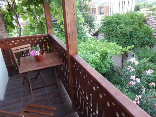 Old House Apartment With Garden Area
