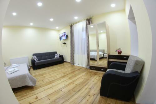 Old House Apartment With Garden Area